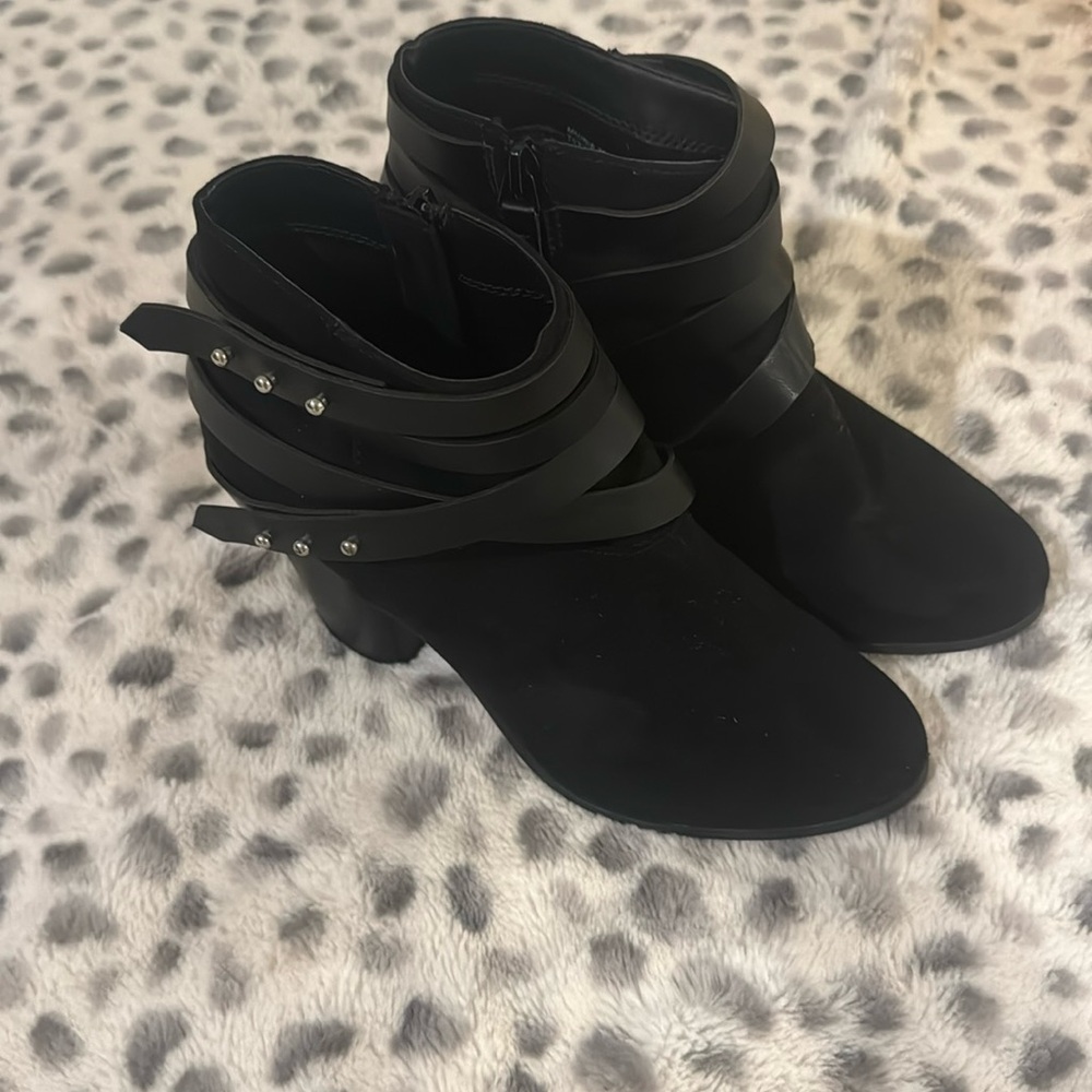 Material Girl shoes 7M new